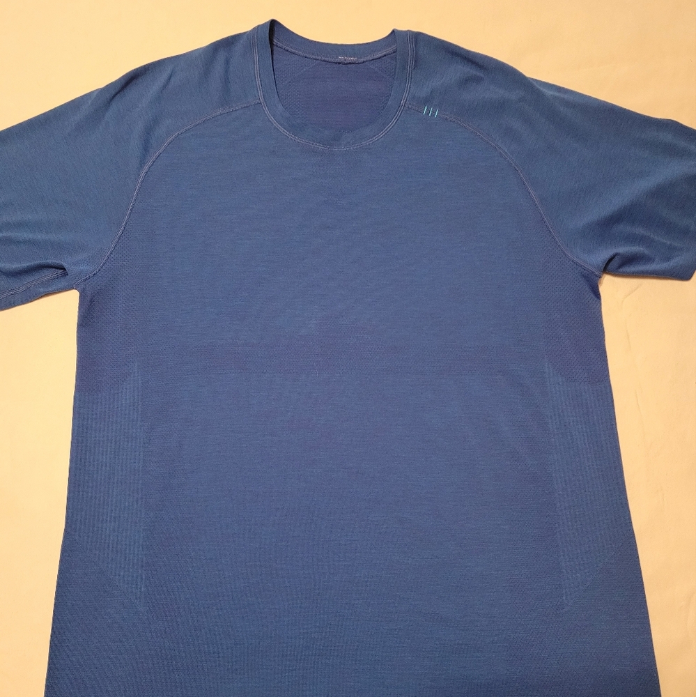 Lululemon Mens Metal Vent Tech Short Sleeve Shirt - Size Large - Blue